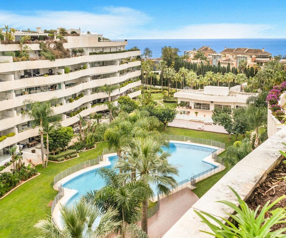  Stunning completely renovated duplex penthouse next to Puerto Banús