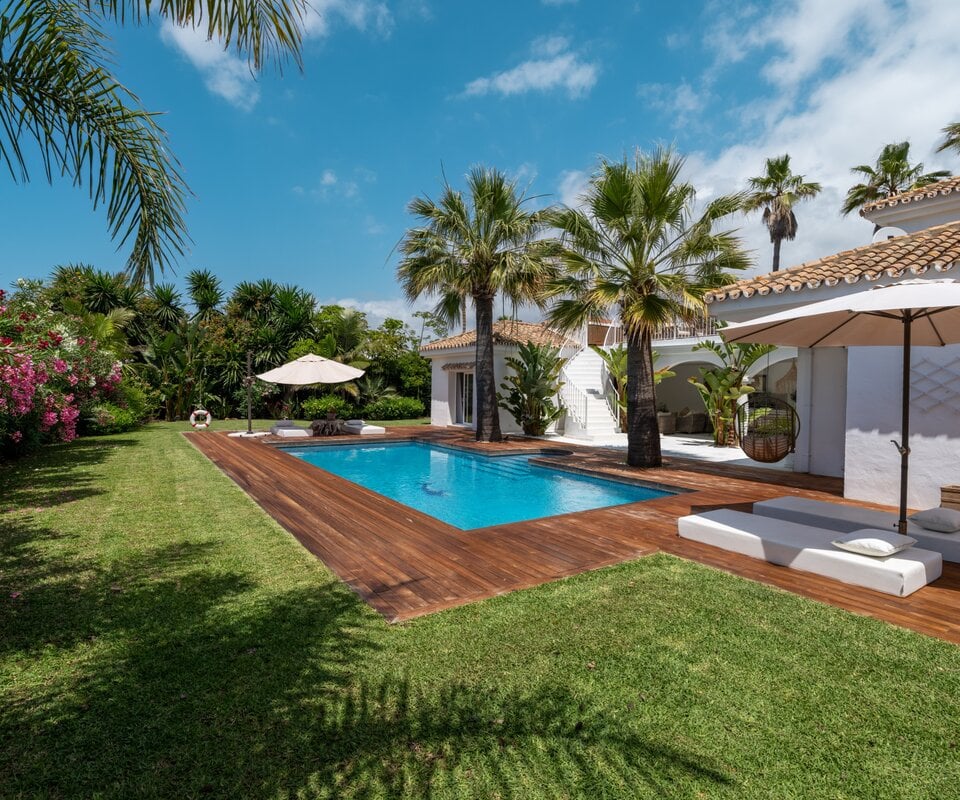 Charmante en gezellige luxe villa vlakbij de zee in Marbesa, Marbella Oost
