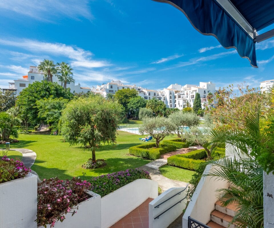 Apartment in Puerto Banús with lovely garden views