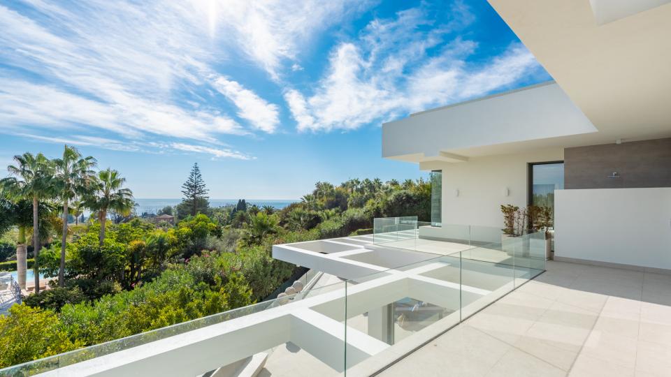 Stunning Modern Villa on the Golden Mile