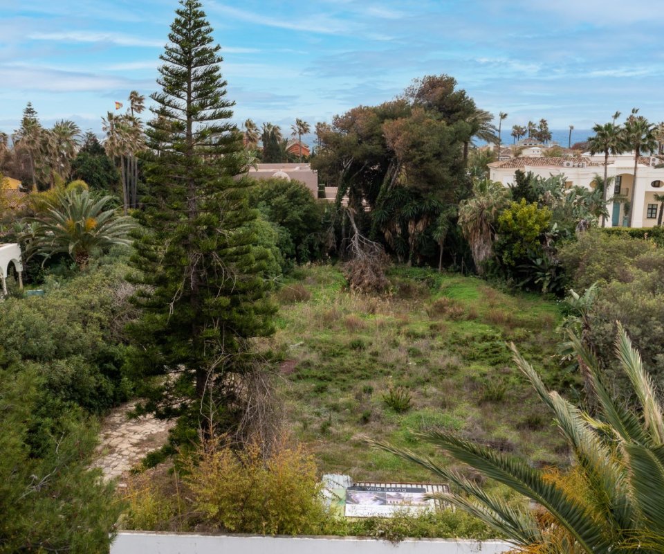 Plot for sale walking distance to the beach in Casasola