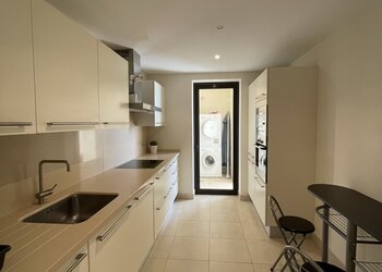 Appartement de deux chambres à l'est de Marbella disponible pour une location à long terme à partir de décembre 2022.