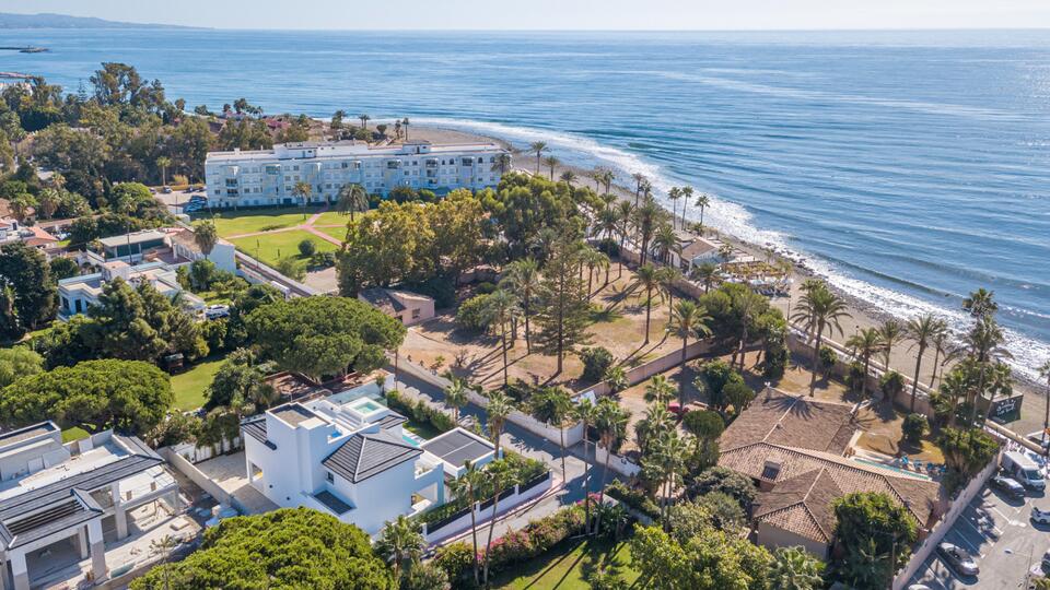 Spectacular villa located almost beachfront in Cortijo Blanco