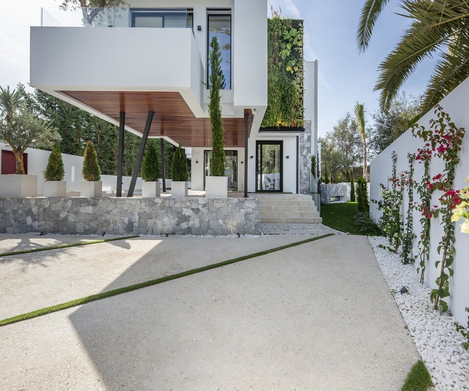 Villa gelegen in een gevestigde urbanisatie aan het strand aan de Golden Mile