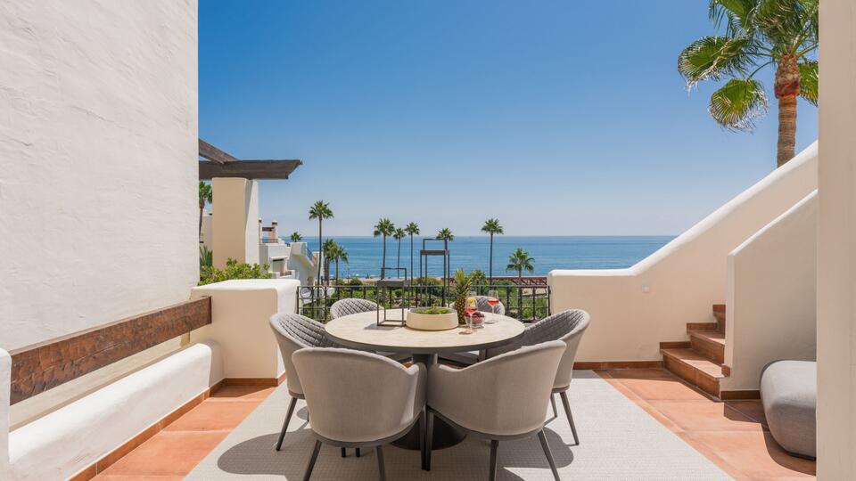 Duplex penthouse with stunning panoramic views to the sea in Bahia del Velerin, Estepona