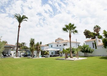 Beachside mansion in Paraíso Barronal with seperate apartment and guesthouse