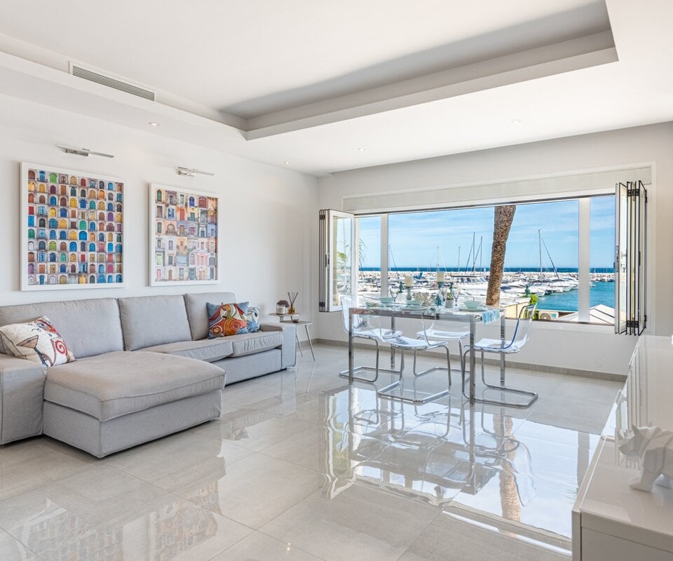 Firstline modern apartment in with spectacular views in Puerto Banús