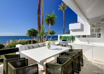Komplett renovierte Gartenwohnung am Strand in Marina Puente Romano
