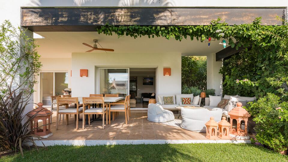 Elegant apartment with private garden in La Quinta Village