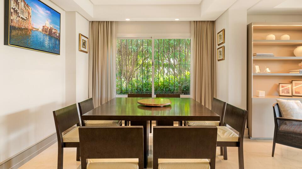 Elegant apartment with private garden in La Quinta Village