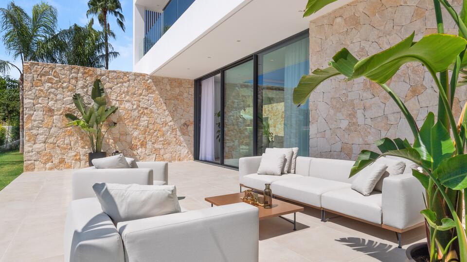 Ultra modern villa close to the beach