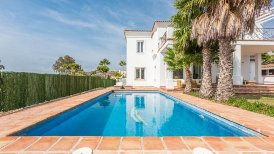 Lovely Andalusian style villa with modern furniture near Sotogrande