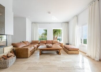 Mooie villa in Andalusische stijl met moderne meubels nabij Sotogrande