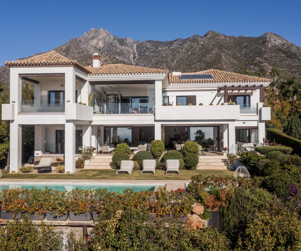 Villa with open sea views in Sierra Blanca 