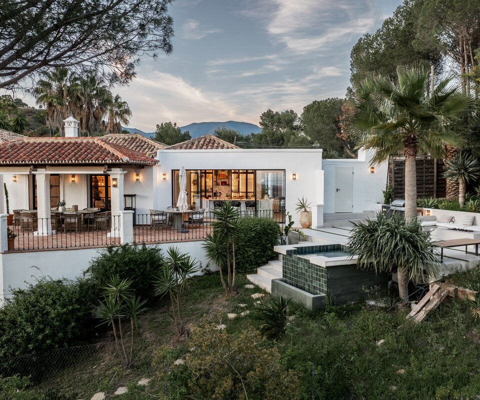 Unieke villa in Spaanse cortijo stijl met adembenemend uitzicht in El Madroñal
